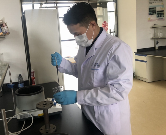 王冠祺碩士于浙大山東工研院相變材料實驗室